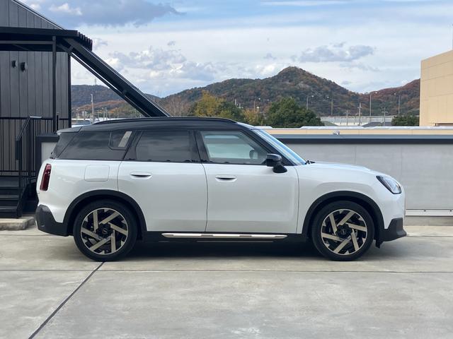 MINI カントリーマンE フェイバリット・トリム 弊社デモカー ベスキンビンテージブラウン 19インチアルミホイール 電動シート ステアリングヒーター 全周囲カメラ 電動トランク シートヒーター Applecarplay AndroidAuto(7枚目)