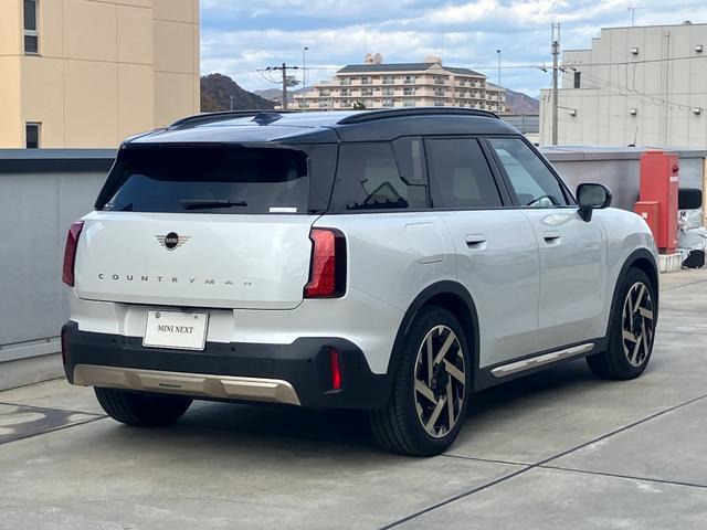 MINI カントリーマンE フェイバリット・トリム 弊社デモカー ベスキンビンテージブラウン 19インチアルミホイール 電動シート ステアリングヒーター 全周囲カメラ 電動トランク シートヒーター Applecarplay AndroidAuto(8枚目)