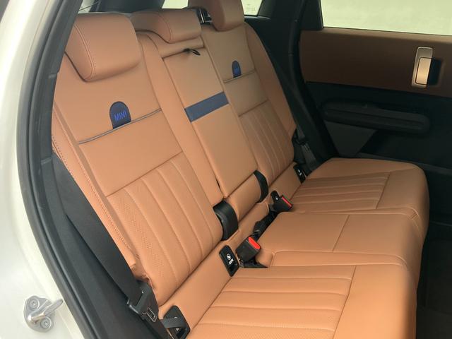 MINI カントリーマンE フェイバリット・トリム 弊社デモカー ベスキンビンテージブラウン 19インチアルミホイール 電動シート ステアリングヒーター 全周囲カメラ 電動トランク シートヒーター Applecarplay AndroidAuto(12枚目)