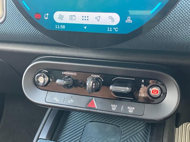 MINI カントリーマンE フェイバリット・トリム 弊社デモカー ベスキンビンテージブラウン 19インチアルミホイール 電動シート ステアリングヒーター 全周囲カメラ 電動トランク シートヒーター Applecarplay AndroidAuto(17枚目)