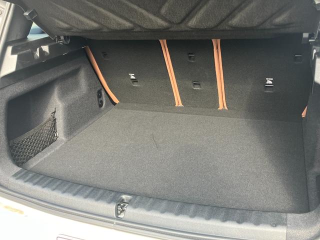 MINI カントリーマンE フェイバリット・トリム 弊社デモカー ベスキンビンテージブラウン 19インチアルミホイール 電動シート ステアリングヒーター 全周囲カメラ 電動トランク シートヒーター Applecarplay AndroidAuto(19枚目)