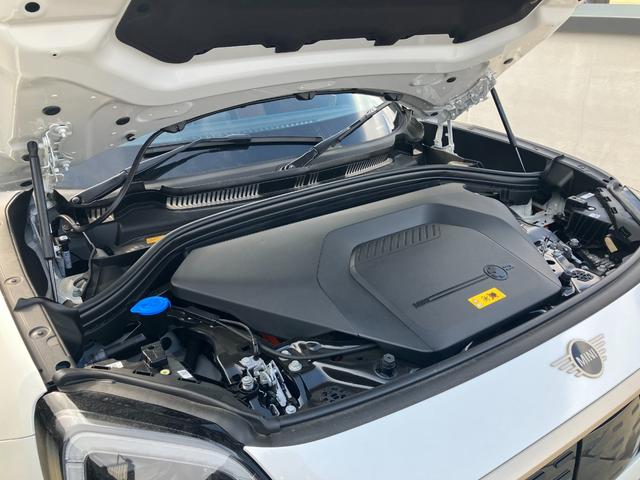 MINI カントリーマンE フェイバリット・トリム 弊社デモカー ベスキンビンテージブラウン 19インチアルミホイール 電動シート ステアリングヒーター 全周囲カメラ 電動トランク シートヒーター Applecarplay AndroidAuto(20枚目)