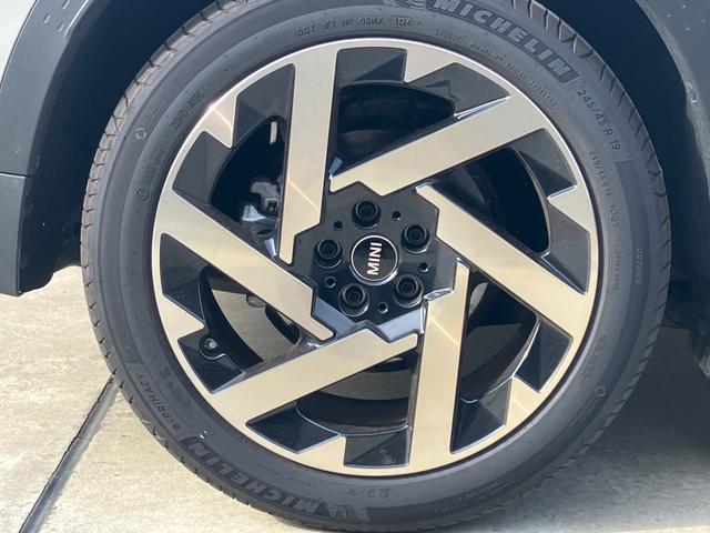 MINI カントリーマンE フェイバリット・トリム 弊社デモカー ベスキンビンテージブラウン 19インチアルミホイール 電動シート ステアリングヒーター 全周囲カメラ 電動トランク シートヒーター Applecarplay AndroidAuto(35枚目)