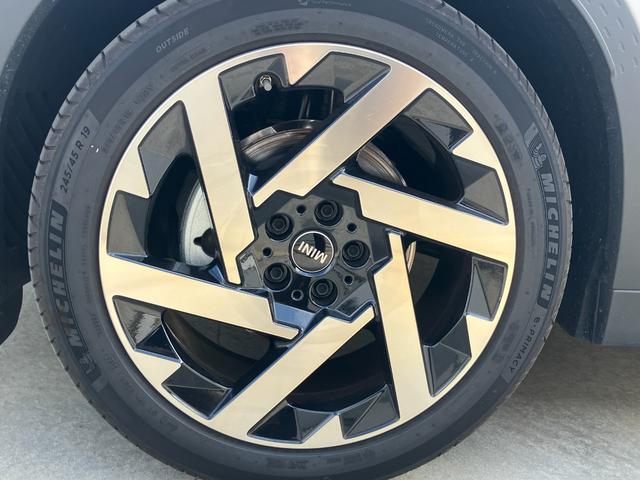 MINI カントリーマンE フェイバリット・トリム 弊社デモカー ベスキンビンテージブラウン 19インチアルミホイール 電動シート ステアリングヒーター 全周囲カメラ 電動トランク シートヒーター Applecarplay AndroidAuto(73枚目)