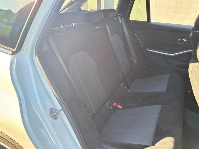 3シリーズ 320iツーリング Mスポーツ デモレンタ ヘッドアップディスプレイ アクティブクルーズコントロール 電動トランク 禁煙車 カーブドディスプレイ 純正18インチアルミホイール 全方位カメラ ミラー内蔵ETC シートヒーター(15枚目)