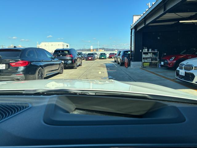 3シリーズ 320iツーリング Mスポーツ デモレンタ ヘッドアップディスプレイ アクティブクルーズコントロール 電動トランク 禁煙車 カーブドディスプレイ 純正18インチアルミホイール 全方位カメラ ミラー内蔵ETC シートヒーター(21枚目)