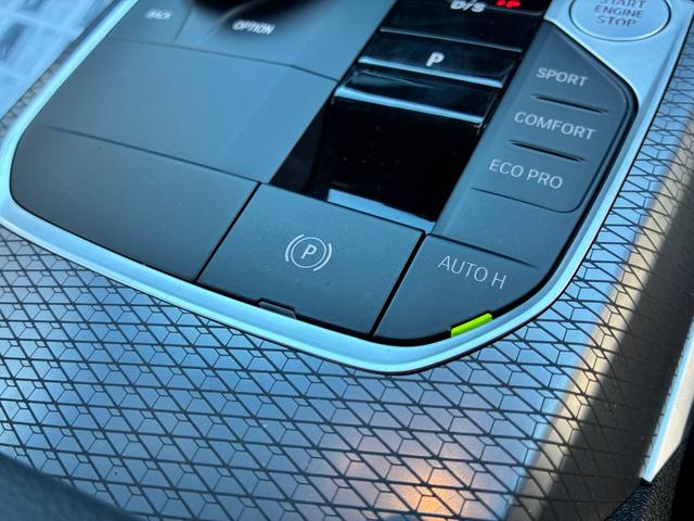 3シリーズ 320iツーリング Mスポーツ デモレンタ ヘッドアップディスプレイ アクティブクルーズコントロール 電動トランク 禁煙車 カーブドディスプレイ 純正18インチアルミホイール 全方位カメラ ミラー内蔵ETC シートヒーター(25枚目)