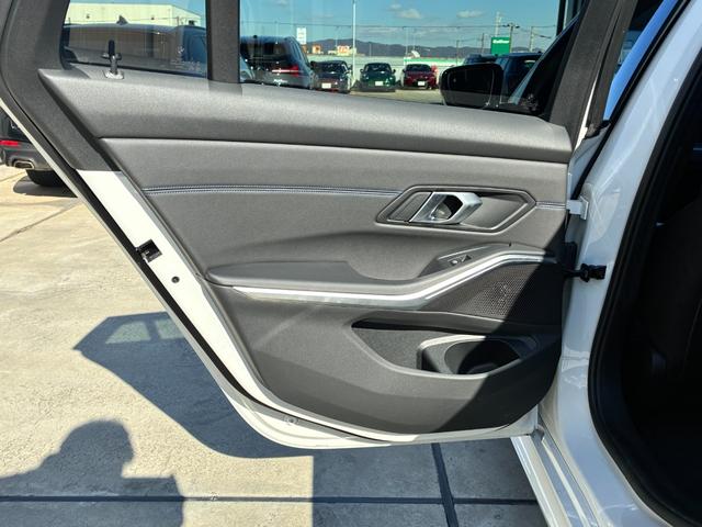 3シリーズ 320iツーリング Mスポーツ デモレンタ ヘッドアップディスプレイ アクティブクルーズコントロール 電動トランク 禁煙車 カーブドディスプレイ 純正18インチアルミホイール 全方位カメラ ミラー内蔵ETC シートヒーター(48枚目)