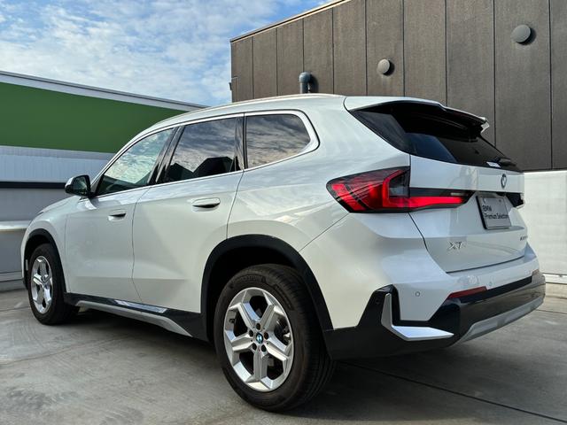 X1 xDrive 20d xライン デモレンタ ヴェガンザブラックレザーシート シートヒーター ハンドルヒーター 電動リヤゲート アンビエントライト ヘッドアップディスプレイ オートハイビーム 全周囲カメラ ワイヤレス充電 18AW(27枚目)