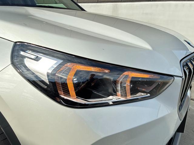 X1 xDrive 20d xライン デモレンタ ヴェガンザブラックレザーシート シートヒーター ハンドルヒーター 電動リヤゲート アンビエントライト ヘッドアップディスプレイ オートハイビーム 全周囲カメラ ワイヤレス充電 18AW(33枚目)