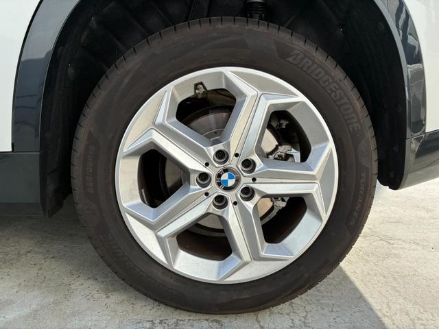 X1 xDrive 20d xライン デモレンタ ヴェガンザブラックレザーシート シートヒーター ハンドルヒーター 電動リヤゲート アンビエントライト ヘッドアップディスプレイ オートハイビーム 全周囲カメラ ワイヤレス充電 18AW(40枚目)