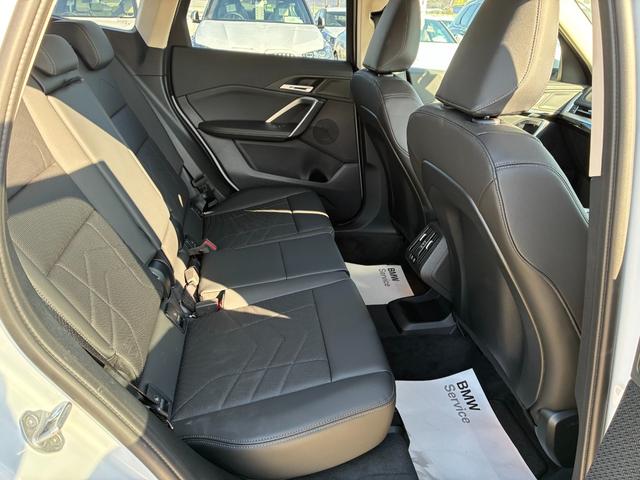 X1 xDrive 20d xライン デモレンタ ヴェガンザブラックレザーシート シートヒーター ハンドルヒーター 電動リヤゲート アンビエントライト ヘッドアップディスプレイ オートハイビーム 全周囲カメラ ワイヤレス充電 18AW(62枚目)