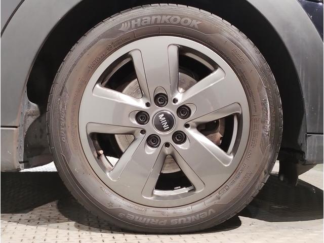 MINI クーパーD クラシック・トリム プレミアムプラスライン パーキングアシスト ドライビングアシスト 衝突被害軽減ブレーキ シートヒーター ワイヤレス充電 オートライト 純正ナビ 障害物センサー センサテックシート クルーズコントロール(10枚目)