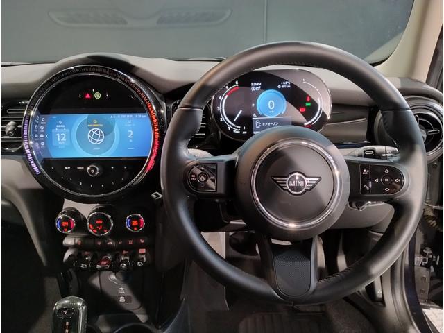MINI クーパーD クラシック・トリム プレミアムプラスライン パーキングアシスト ドライビングアシスト 衝突被害軽減ブレーキ シートヒーター ワイヤレス充電 オートライト 純正ナビ 障害物センサー センサテックシート クルーズコントロール(44枚目)