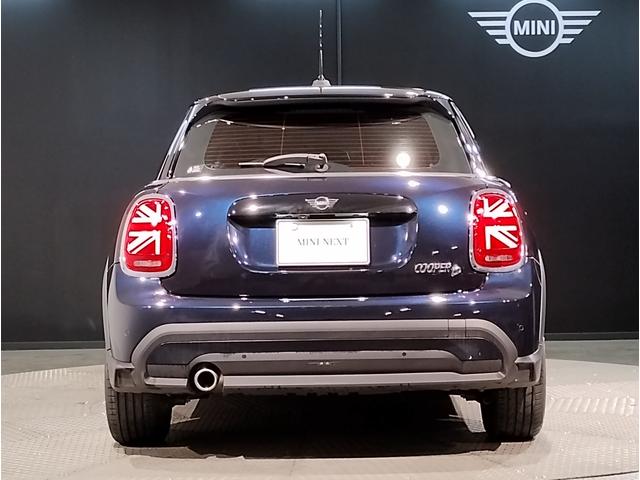MINI クーパーD クラシック・トリム プレミアムプラスライン パーキングアシスト ドライビングアシスト 衝突被害軽減ブレーキ シートヒーター ワイヤレス充電 オートライト 純正ナビ 障害物センサー センサテックシート クルーズコントロール(68枚目)