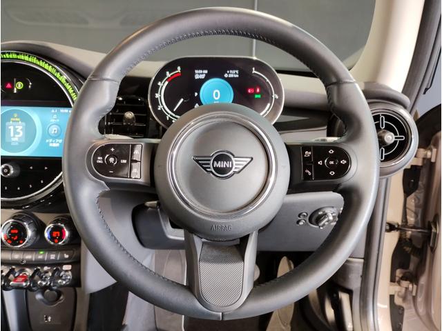 MINI クーパーD カムデン・エディション 特別仕様車 カーボンPKG ACC 軽減ブレーキ ブラックルーフ ブラックミラーカバー スポーツシート アップルカープレイ バックカメラ パークセンサー スマートキー ETC 17インチアルミ(11枚目)