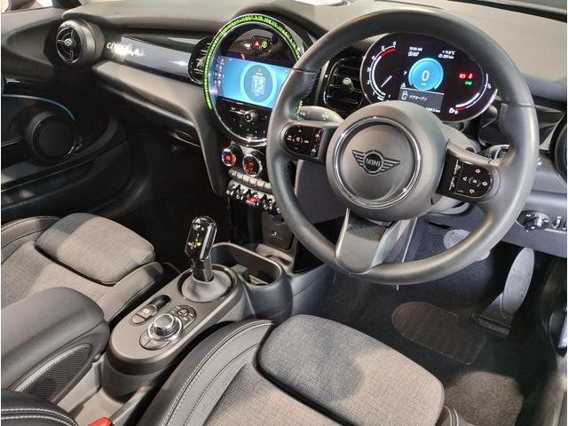 MINI クーパーD カムデン・エディション 特別仕様車 カーボンPKG ACC 軽減ブレーキ ブラックルーフ ブラックミラーカバー スポーツシート アップルカープレイ バックカメラ パークセンサー スマートキー ETC 17インチアルミ(13枚目)