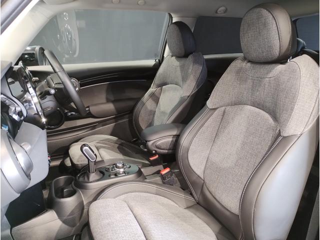 MINI クーパーD カムデン・エディション 特別仕様車 カーボンPKG ACC 軽減ブレーキ ブラックルーフ ブラックミラーカバー スポーツシート アップルカープレイ バックカメラ パークセンサー スマートキー ETC 17インチアルミ(34枚目)