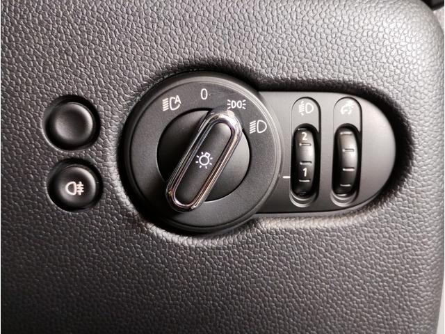 MINI クーパーD カムデン・エディション 特別仕様車 カーボンPKG ACC 軽減ブレーキ ブラックルーフ ブラックミラーカバー スポーツシート アップルカープレイ バックカメラ パークセンサー スマートキー ETC 17インチアルミ(40枚目)