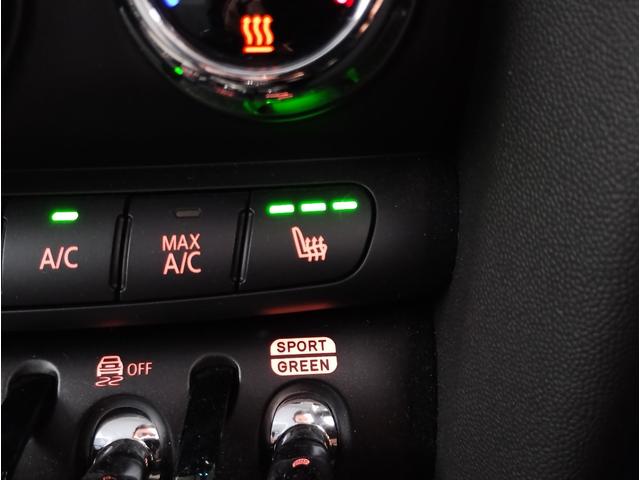 MINI クーパーD カムデン・エディション 特別仕様車 カーボンPKG ACC 軽減ブレーキ ブラックルーフ ブラックミラーカバー スポーツシート アップルカープレイ バックカメラ パークセンサー スマートキー ETC 17インチアルミ(45枚目)