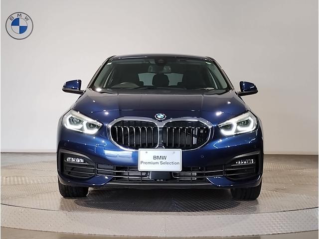 １シリーズ １１８ｉ　プレイ　スマートキー　パーキングアシスト　アンビエントライト　後退アシスト　オートライト　オートワイパー　衝突被害軽減ブレーキ　障害物センサー　電動シート　バックカメラ　　　Ｂｌｕｔｏｏｔｈ搭載車両　純正ナビ（5枚目）