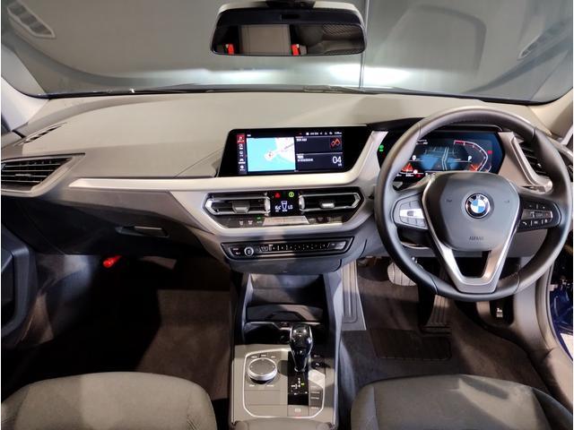 １シリーズ １１８ｉ　プレイ　スマートキー　パーキングアシスト　アンビエントライト　後退アシスト　オートライト　オートワイパー　衝突被害軽減ブレーキ　障害物センサー　電動シート　バックカメラ　　　Ｂｌｕｔｏｏｔｈ搭載車両　純正ナビ（12枚目）