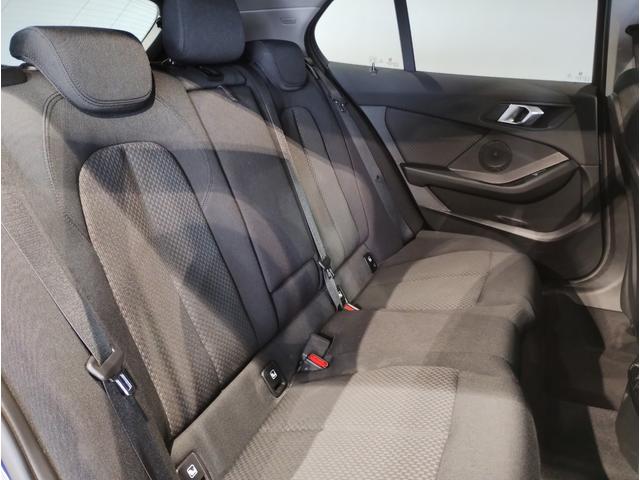 １シリーズ １１８ｉ　プレイ　スマートキー　パーキングアシスト　アンビエントライト　後退アシスト　オートライト　オートワイパー　衝突被害軽減ブレーキ　障害物センサー　電動シート　バックカメラ　　　Ｂｌｕｔｏｏｔｈ搭載車両　純正ナビ（15枚目）