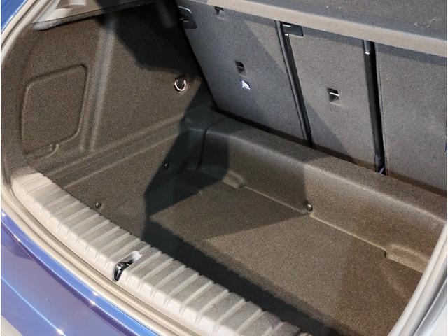 １シリーズ １１８ｉ　プレイ　スマートキー　パーキングアシスト　アンビエントライト　後退アシスト　オートライト　オートワイパー　衝突被害軽減ブレーキ　障害物センサー　電動シート　バックカメラ　　　Ｂｌｕｔｏｏｔｈ搭載車両　純正ナビ（68枚目）