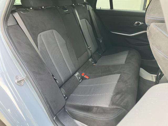3シリーズ 320d xDriveツーリング Mスポーツ 弊社デモカー ヘッドアップディスプレイ アクティブクルーズコントロール 全周囲カメラ 衝突被害軽減ブレーキ ステアリングヒーター シートヒーター 電動リアゲート アップルカープレイ 4WD(15枚目)