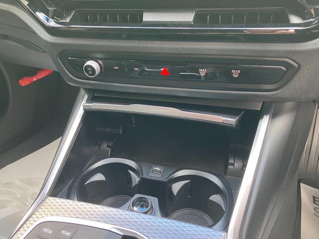 3シリーズ 320d xDriveツーリング Mスポーツ 弊社デモカー ヘッドアップディスプレイ アクティブクルーズコントロール 全周囲カメラ 衝突被害軽減ブレーキ ステアリングヒーター シートヒーター 電動リアゲート アップルカープレイ 4WD(17枚目)