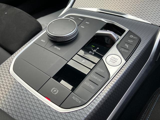 3シリーズ 320d xDriveツーリング Mスポーツ 弊社デモカー ヘッドアップディスプレイ アクティブクルーズコントロール 全周囲カメラ 衝突被害軽減ブレーキ ステアリングヒーター シートヒーター 電動リアゲート アップルカープレイ 4WD(46枚目)