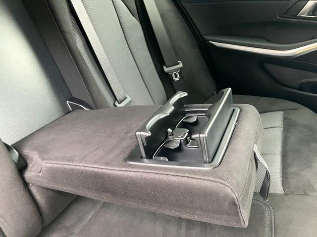 3シリーズ 320d xDriveツーリング Mスポーツ 弊社デモカー ヘッドアップディスプレイ アクティブクルーズコントロール 全周囲カメラ 衝突被害軽減ブレーキ ステアリングヒーター シートヒーター 電動リアゲート アップルカープレイ 4WD(68枚目)