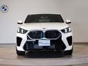 サービス工場では弊社の誇るBMWマイスター資格を取得した熟練メカニックを筆頭にBMWのプロフェッショナルがお客様のお車を整備いたします。