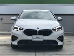 サービス工場では弊社の誇るＢＭＷマイスター資格を取得した熟練メカニックを筆頭にＢＭＷのプロフェッショナルがお客様のお車を整備いたします。 5