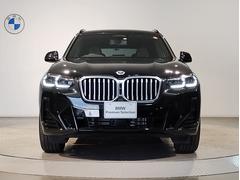 サービス工場では弊社の誇るＢＭＷマイスター資格を取得した熟練メカニックを筆頭にＢＭＷのプロフェッショナルがお客様のお車を整備いたします。 5
