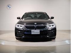 サービス工場では弊社の誇るＢＭＷマイスター資格を取得した熟練メカニックを筆頭にＢＭＷのプロフェッショナルがお客様のお車を整備いたします。 5