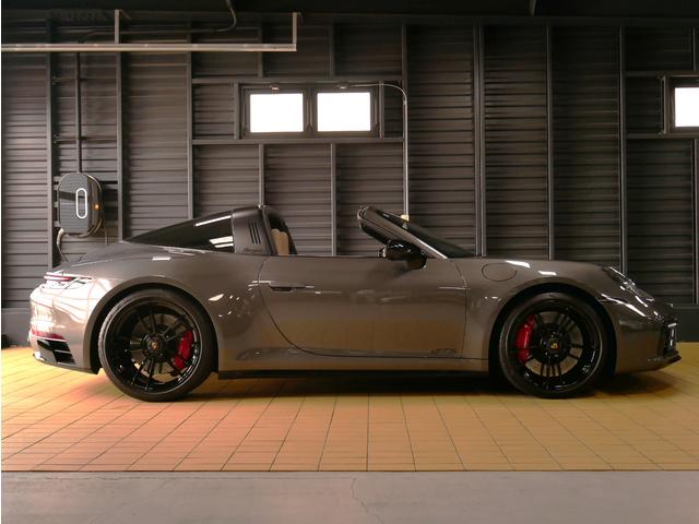 911 911タルガ4GTS エクステリアパッケージハイグロスブラック トラフィックジャムアシスト付ACC パワーステアリングプラス ヘッドレストポルシェクレスト プライバシーガラス レーン チェンジアシスト(9枚目)