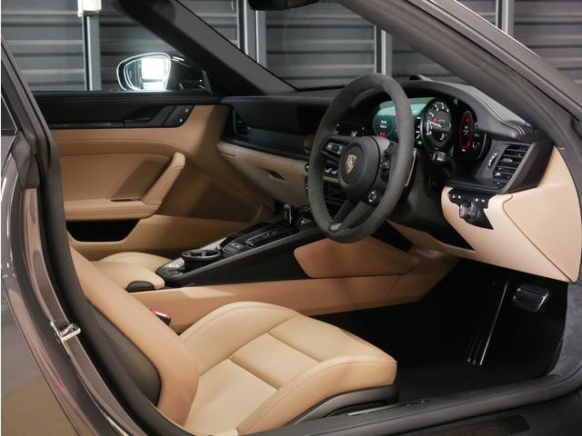911 911タルガ4GTS エクステリアパッケージハイグロスブラック トラフィックジャムアシスト付ACC パワーステアリングプラス ヘッドレストポルシェクレスト プライバシーガラス レーン チェンジアシスト(10枚目)