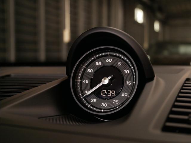 911 911タルガ4GTS エクステリアパッケージハイグロスブラック トラフィックジャムアシスト付ACC パワーステアリングプラス ヘッドレストポルシェクレスト プライバシーガラス レーン チェンジアシスト(17枚目)