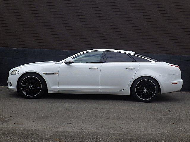 XJ XJ プレミアムラグジュアリー 黒革シート パノラミックサンルーフ  純正20インチアルミブラックポリッシュガリ傷 無しタイヤ4本新品装着済み MERIDIANプレミアムサウンド(2枚目)