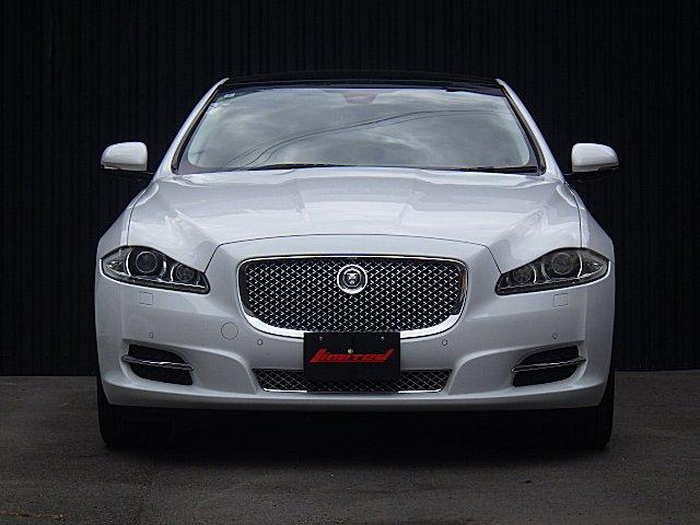 XJ XJ プレミアムラグジュアリー 黒革シート パノラミックサンルーフ  純正20インチアルミブラックポリッシュガリ傷 無しタイヤ4本新品装着済み MERIDIANプレミアムサウンド(3枚目)