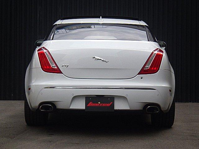 XJ XJ プレミアムラグジュアリー 黒革シート パノラミックサンルーフ  純正20インチアルミブラックポリッシュガリ傷 無しタイヤ4本新品装着済み MERIDIANプレミアムサウンド(4枚目)