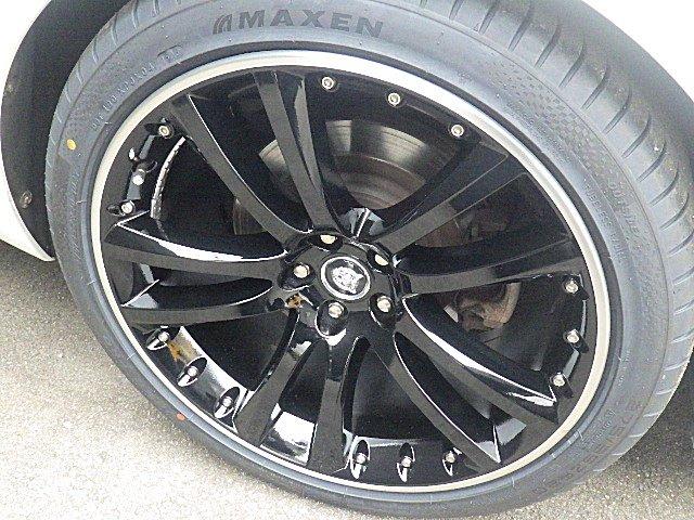 XJ XJ プレミアムラグジュアリー 黒革シート パノラミックサンルーフ  純正20インチアルミブラックポリッシュガリ傷 無しタイヤ4本新品装着済み MERIDIANプレミアムサウンド(9枚目)