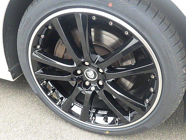 XJ XJ プレミアムラグジュアリー 黒革シート パノラミックサンルーフ  純正20インチアルミブラックポリッシュガリ傷 無しタイヤ4本新品装着済み MERIDIANプレミアムサウンド(10枚目)