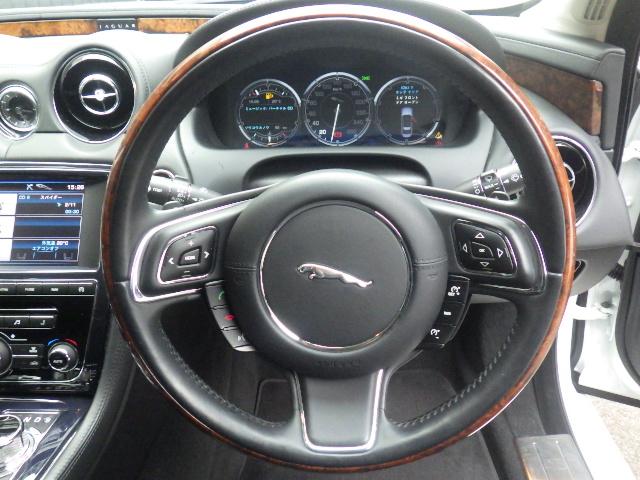 XJ XJ プレミアムラグジュアリー 黒革シート パノラミックサンルーフ  純正20インチアルミブラックポリッシュガリ傷 無しタイヤ4本新品装着済み MERIDIANプレミアムサウンド(14枚目)