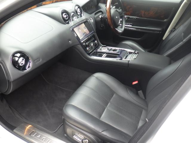 XJ XJ プレミアムラグジュアリー 黒革シート パノラミックサンルーフ  純正20インチアルミブラックポリッシュガリ傷 無しタイヤ4本新品装着済み MERIDIANプレミアムサウンド(15枚目)