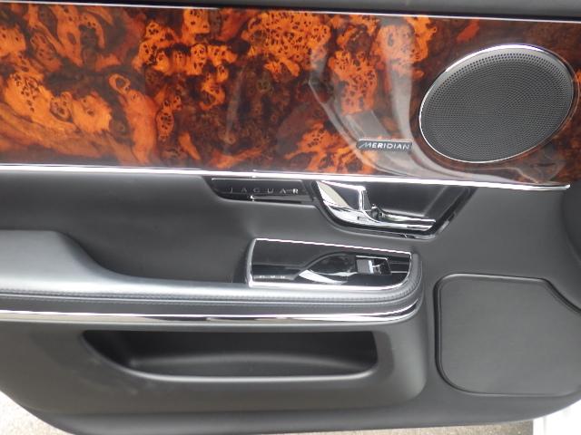 XJ XJ プレミアムラグジュアリー 黒革シート パノラミックサンルーフ  純正20インチアルミブラックポリッシュガリ傷 無しタイヤ4本新品装着済み MERIDIANプレミアムサウンド(16枚目)