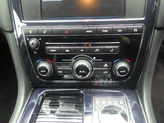 XJ XJ プレミアムラグジュアリー 黒革シート パノラミックサンルーフ  純正20インチアルミブラックポリッシュガリ傷 無しタイヤ4本新品装着済み MERIDIANプレミアムサウンド(19枚目)