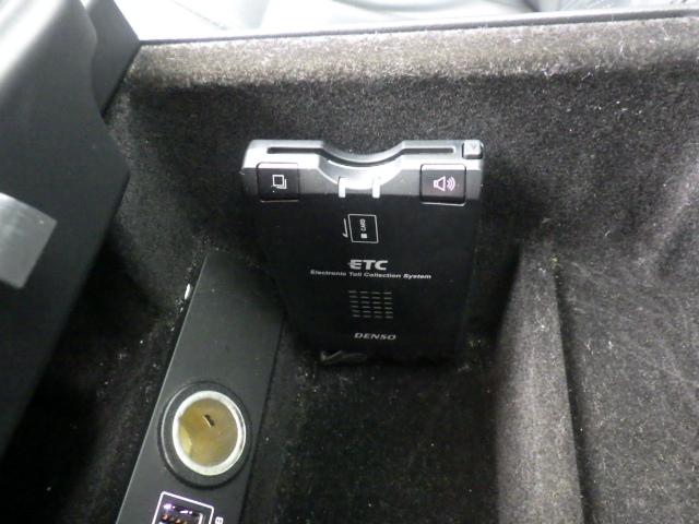 XJ XJ プレミアムラグジュアリー 黒革シート パノラミックサンルーフ  純正20インチアルミブラックポリッシュガリ傷 無しタイヤ4本新品装着済み MERIDIANプレミアムサウンド(21枚目)