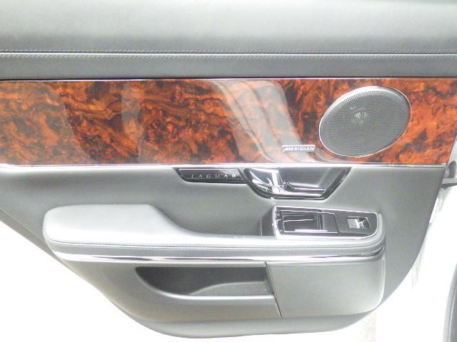XJ XJ プレミアムラグジュアリー 黒革シート パノラミックサンルーフ  純正20インチアルミブラックポリッシュガリ傷 無しタイヤ4本新品装着済み MERIDIANプレミアムサウンド(24枚目)